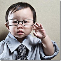 الطفل الفضولي